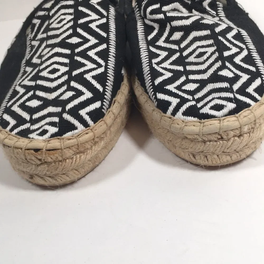 Gap Black and White canvas Espadrilles Sz 10